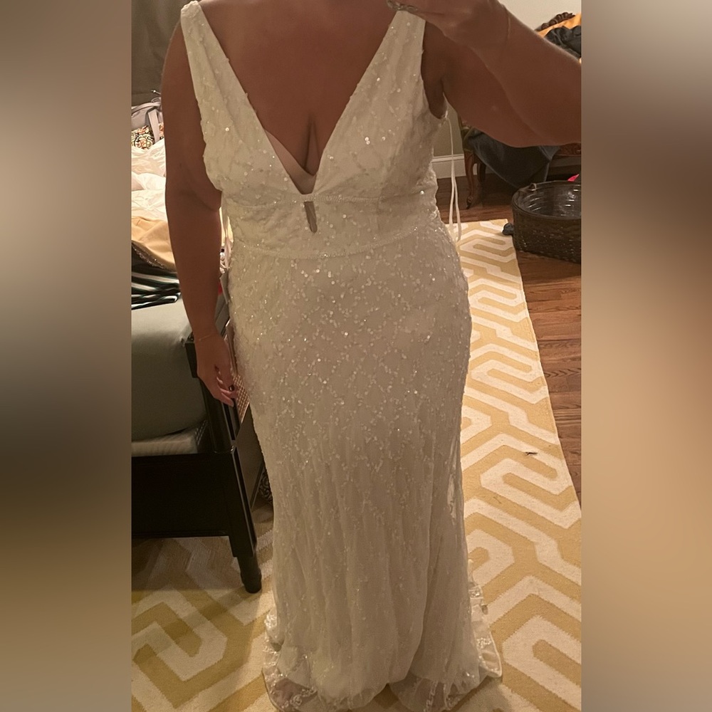 Mac Duggal White Plunge Neck Sleeveless Gown - Picture 2 of 7